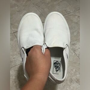 VANS white slip ons sneakers 👟